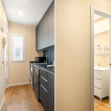 1 Bedroom 1 Bathroom Furnished - Chueca - Modern Functional - Mintystay Madrid Exterior photo