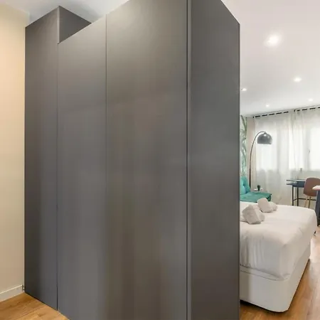 1 Bedroom 1 Bathroom Furnished - Chueca - Modern Functional - Mintystay Madrid Exterior photo