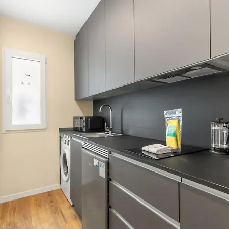 1 Bedroom 1 Bathroom Furnished - Chueca - Modern Functional - Mintystay Madrid Exterior photo