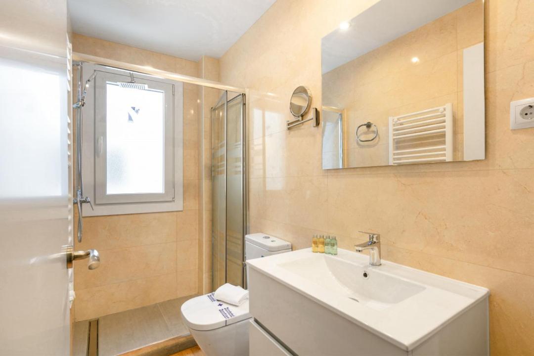 1 Bedroom 1 Bathroom Furnished - Chueca - Modern Functional - Mintystay Madrid